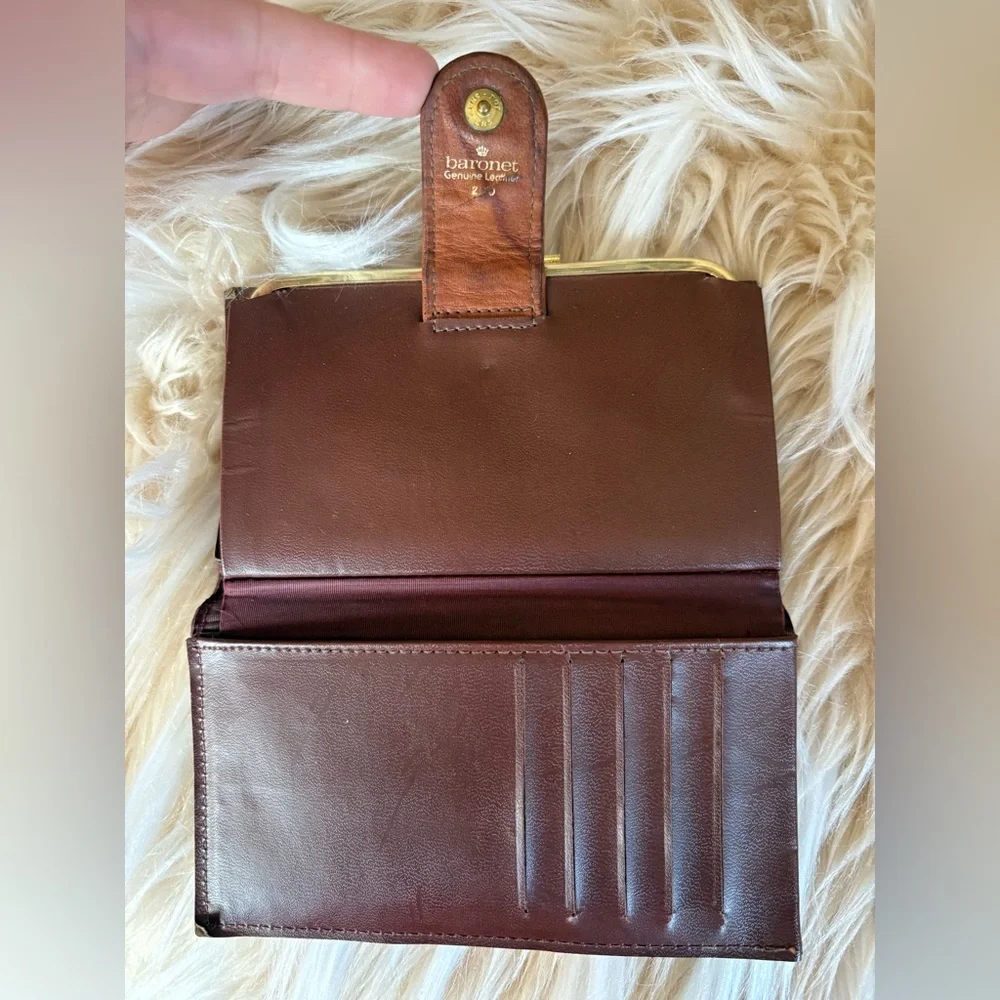 Vintage Brown Leather Wallet with Polished Finish